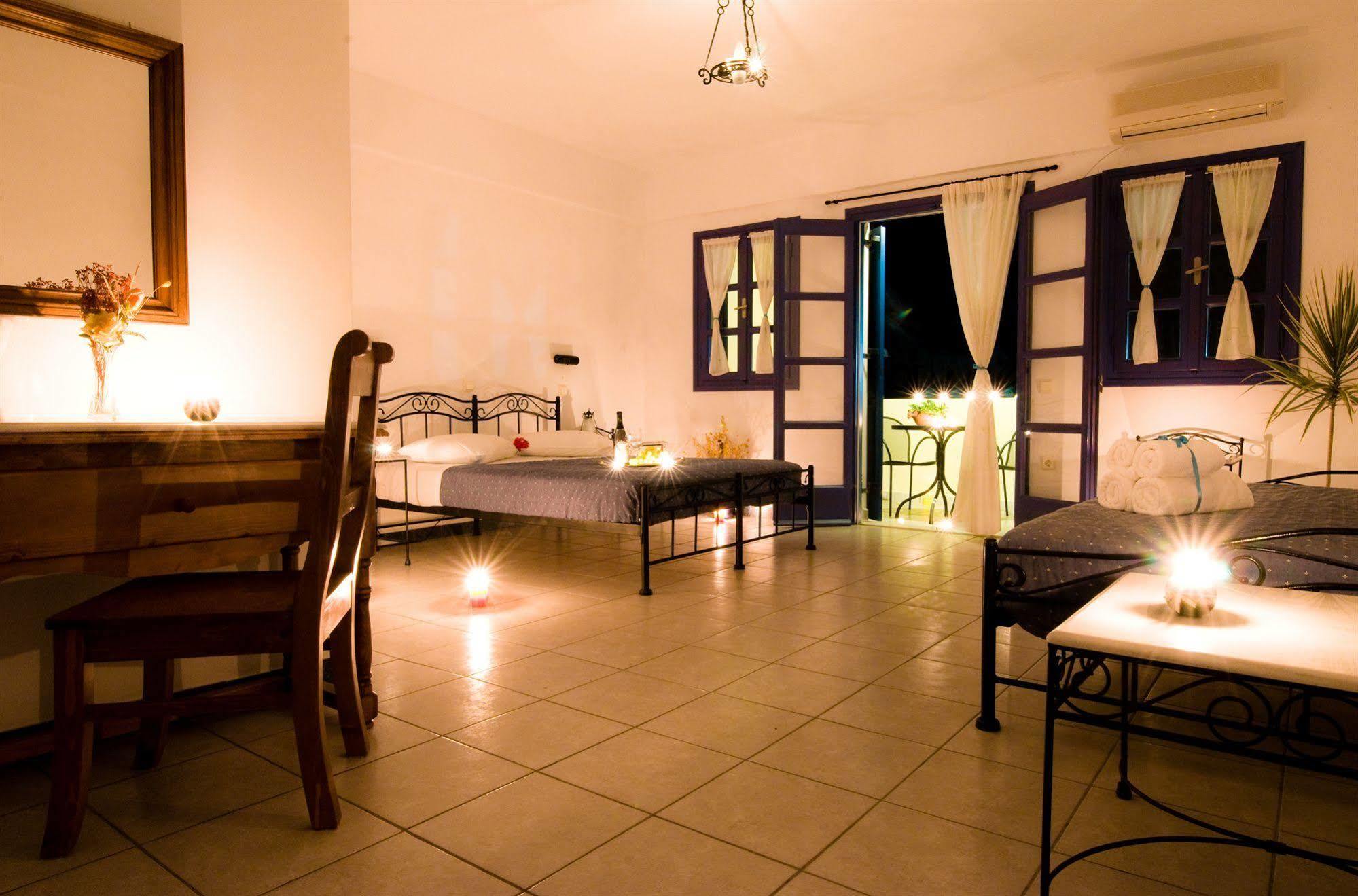 Irigeneia Hotel Perissa  Buitenkant foto