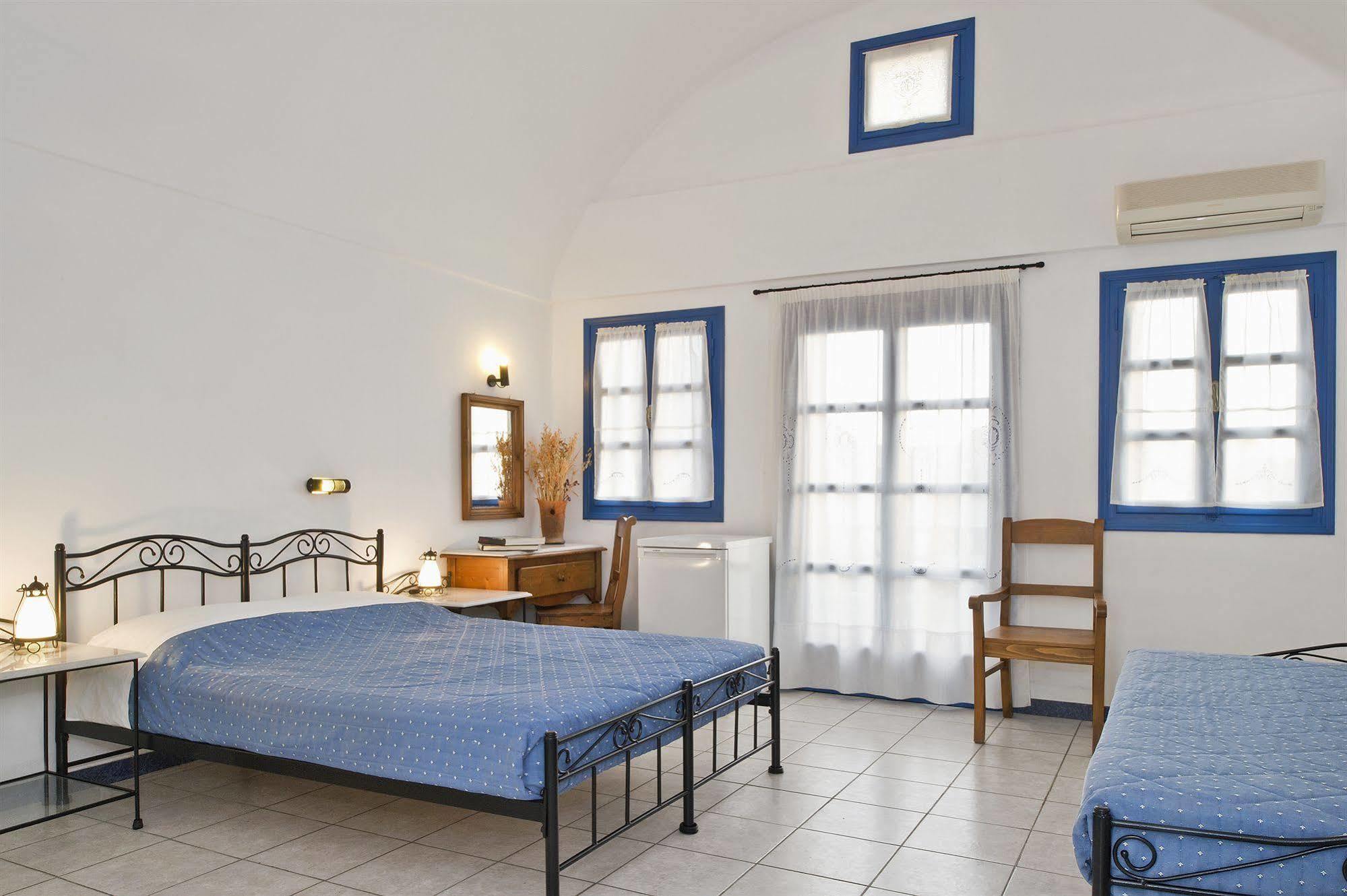 Irigeneia Hotel Perissa  Buitenkant foto