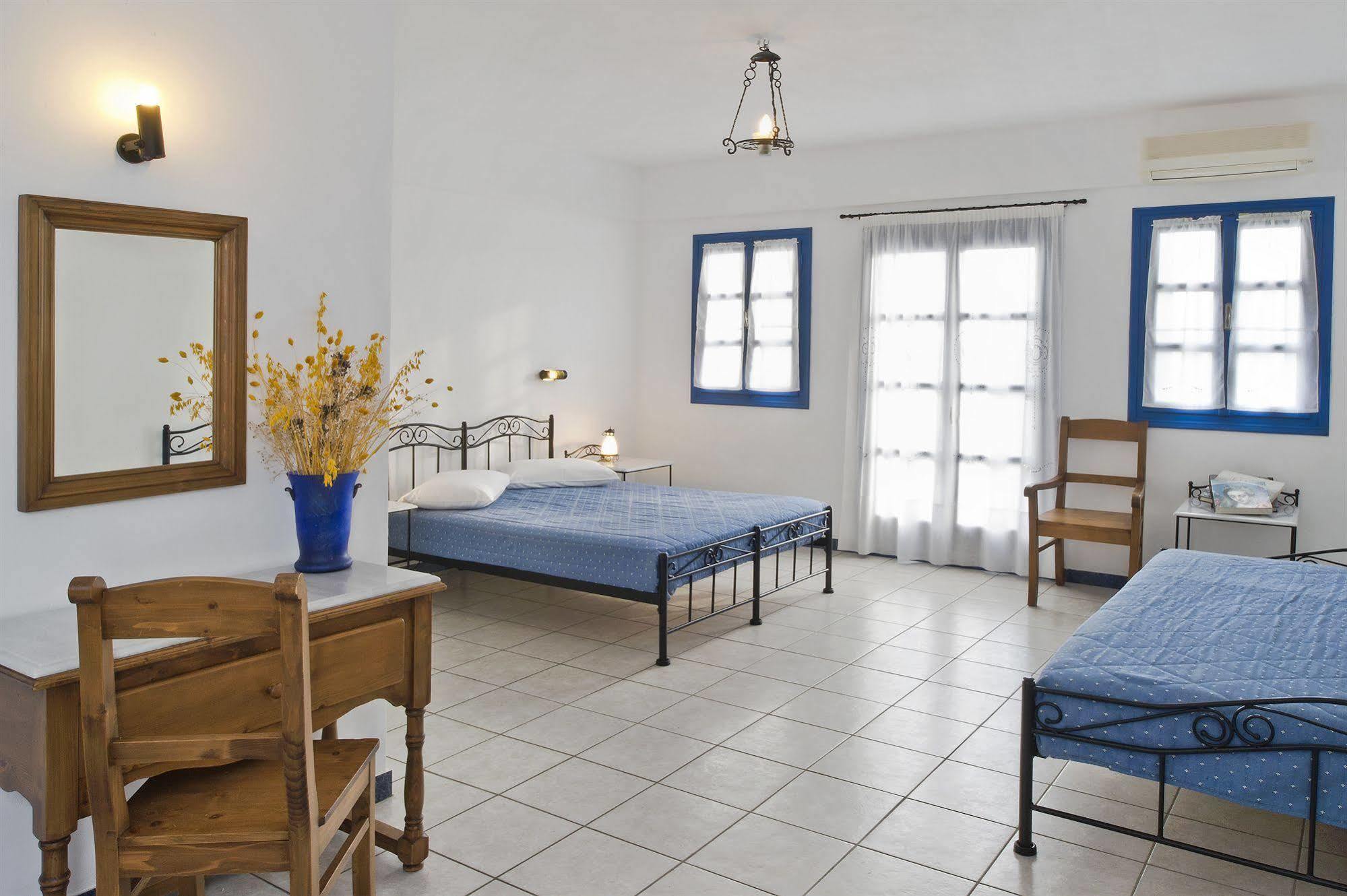 Irigeneia Hotel Perissa  Buitenkant foto