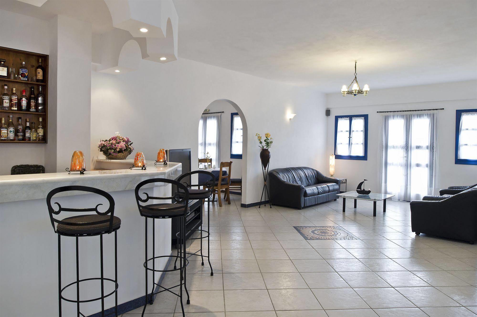 Irigeneia Hotel Perissa  Buitenkant foto