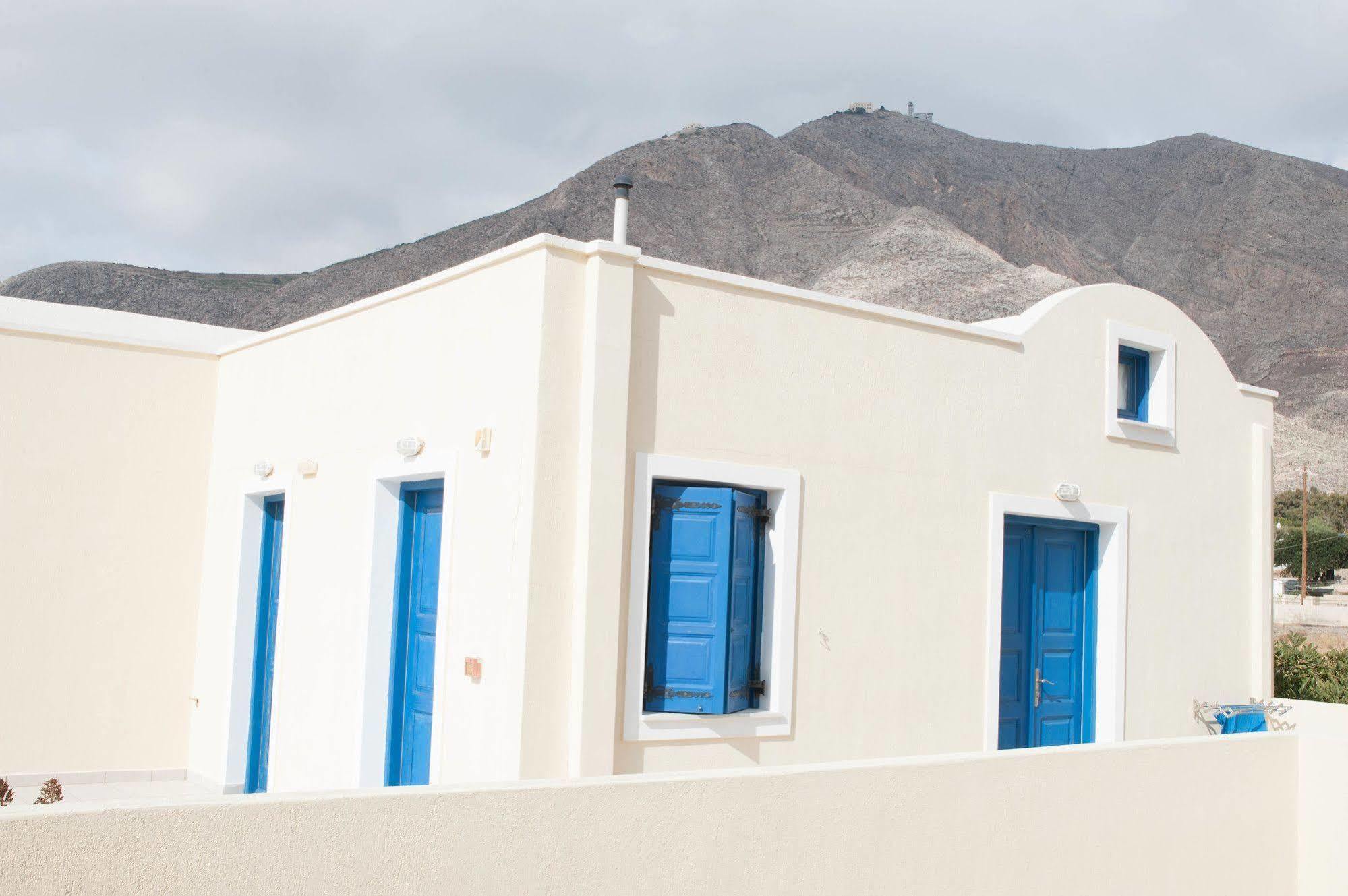 Irigeneia Hotel Perissa  Buitenkant foto